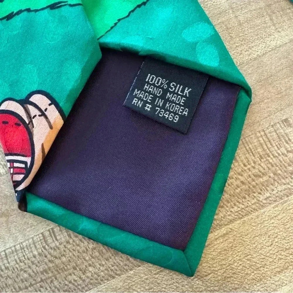 Mickey Mouse & Friends 100% Silk Men's Tie Golf Goofy Pluto Disney Store Vintage - Picture 5 of 7